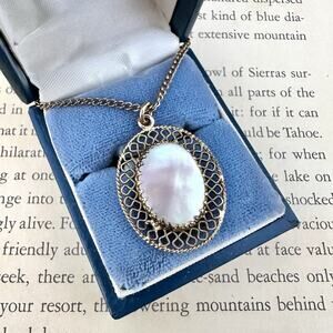 Vintage MOP Pendant Necklace Gold-Tone Victorian Revival Midcentury Latticework